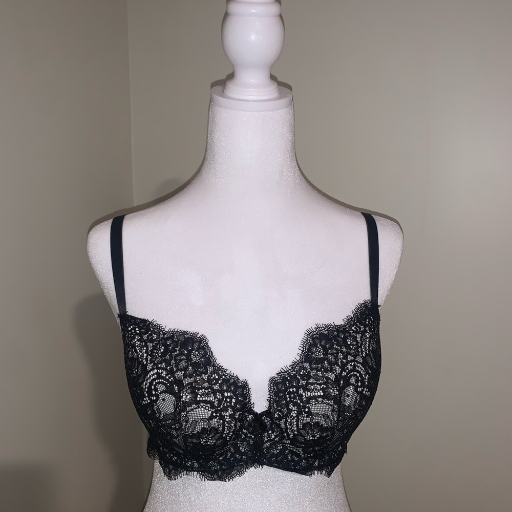 VICTORIAS SECRET black lace crystal bra 34D